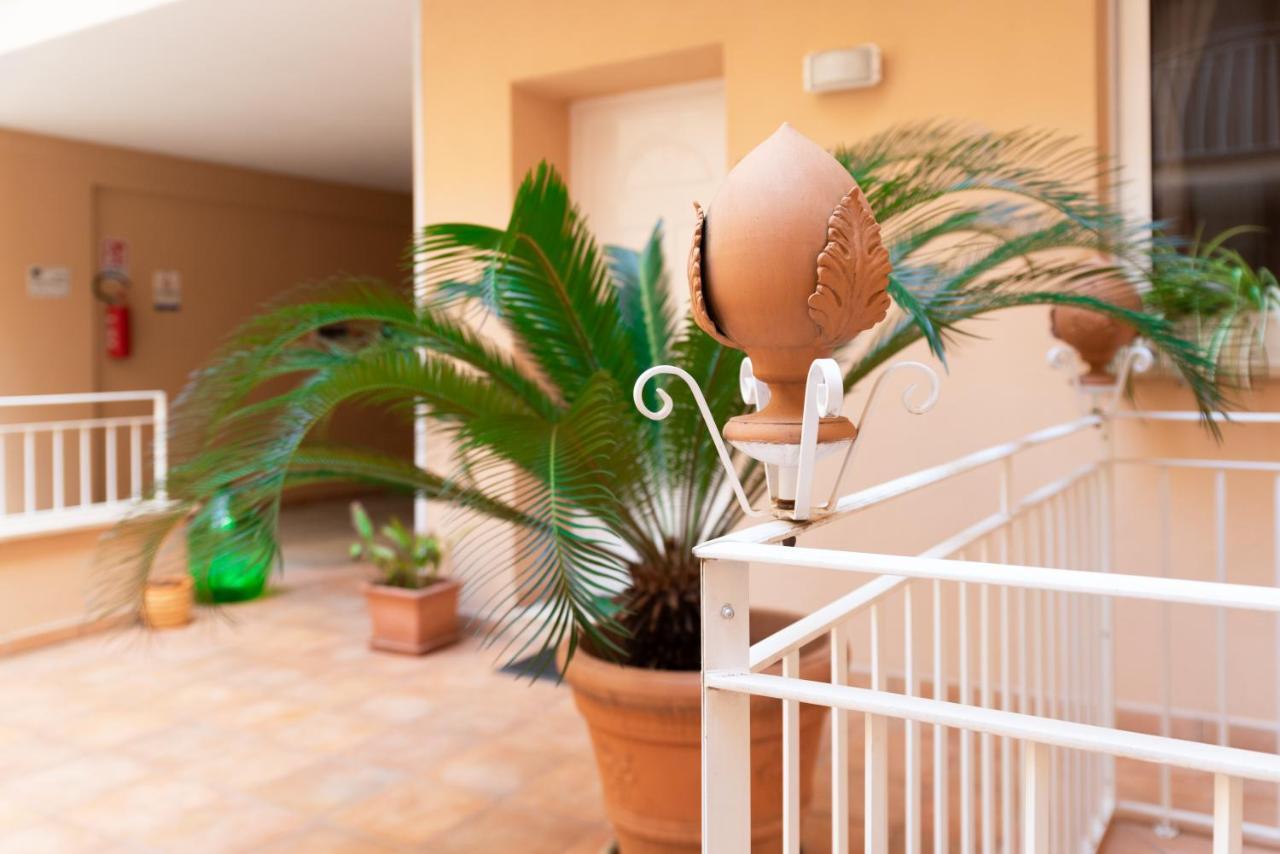 Appartement Il Cortile Delle Esperidi à Lecce Extérieur photo